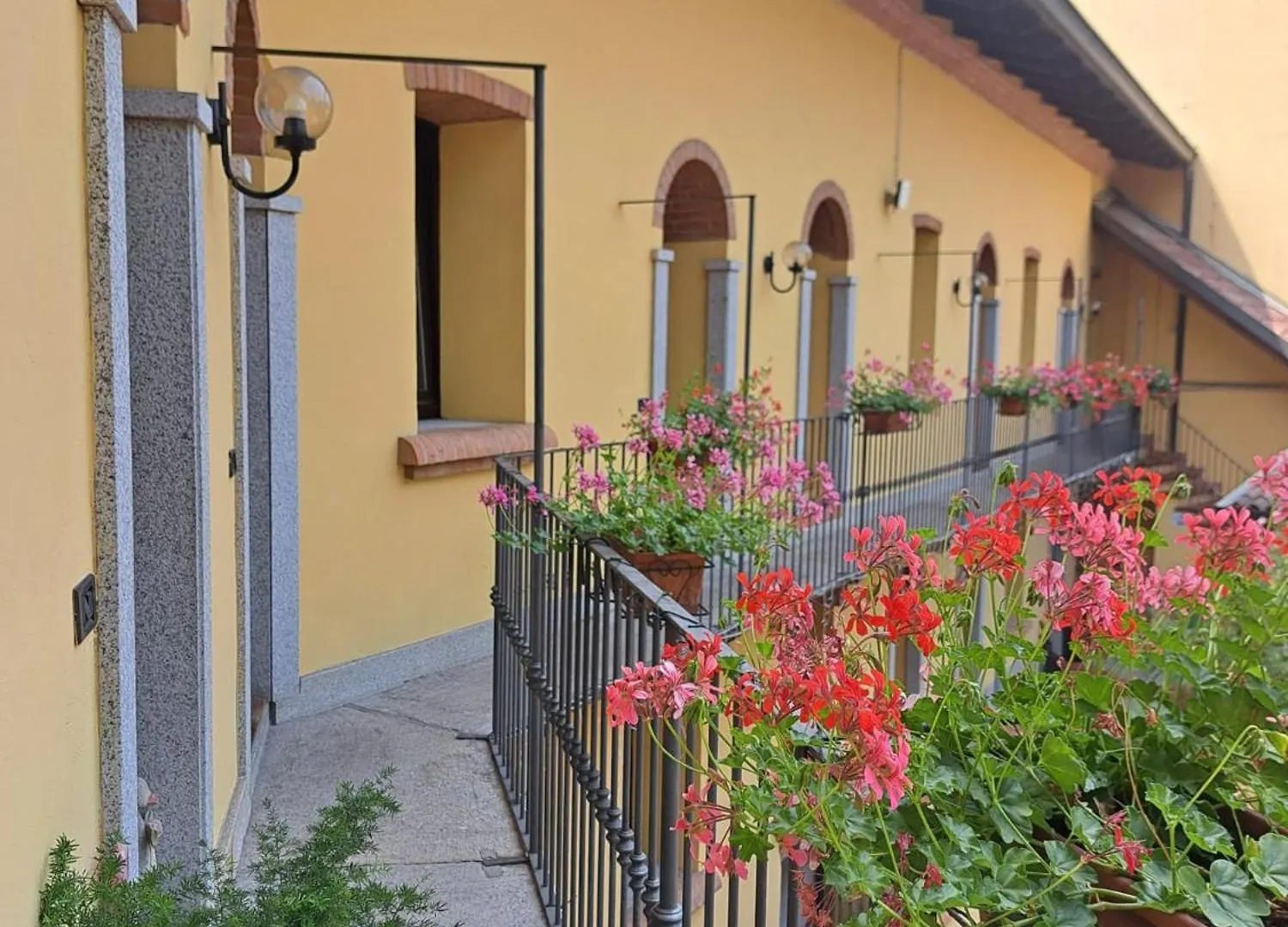 Bilocale Dafne Abbadesse Guest House Милан 0*,  Италия